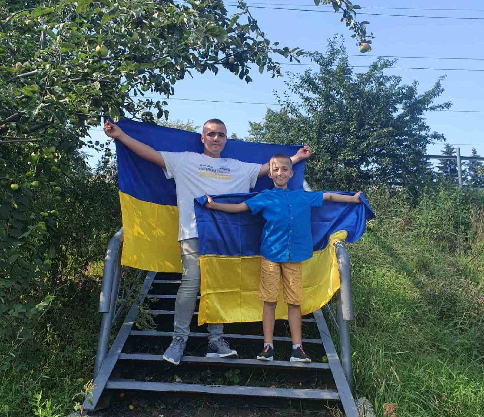 Новини Вінниці - фото з «Купіть у нас квіти, гроші йдуть на ЗСУ». Як два брати допомагають армії