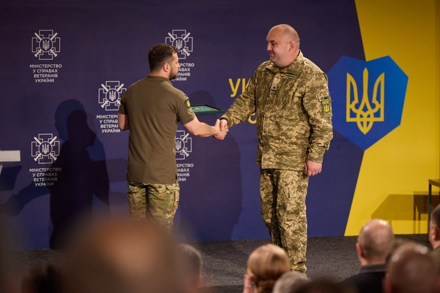 Новини Хмельницького - фото з Зеленський нагородив найвищою військовою відзнакою командира з Шепетівки (ФОТО)