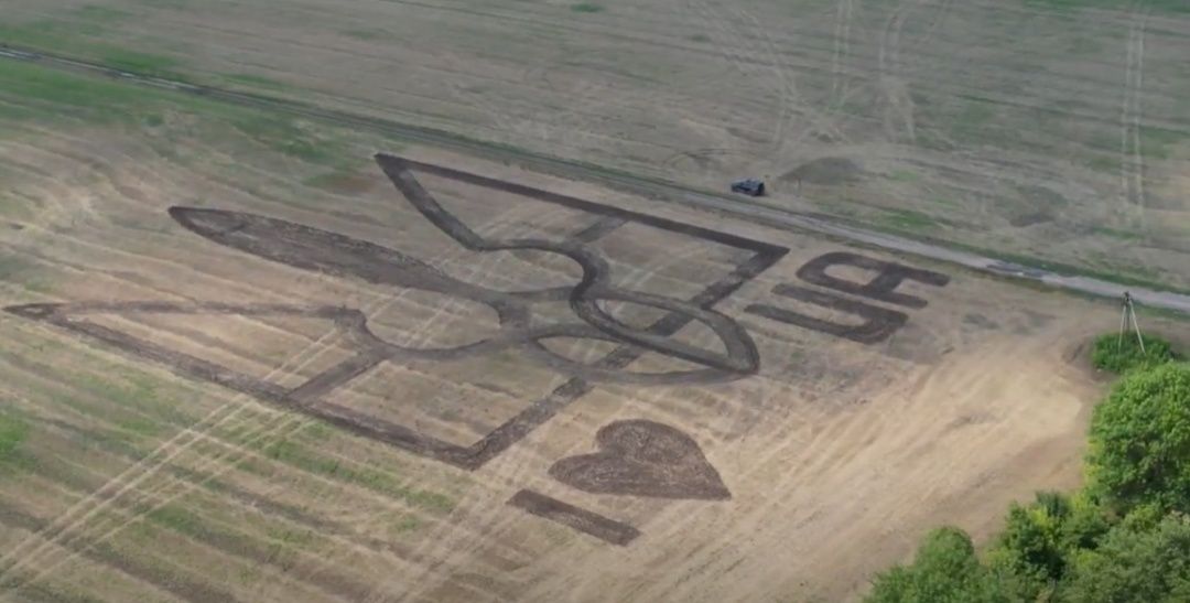 Новини Хмельницького - фото з Аграрії створили на полях Хмельниччини рекордні герб і карту України (ФОТО)