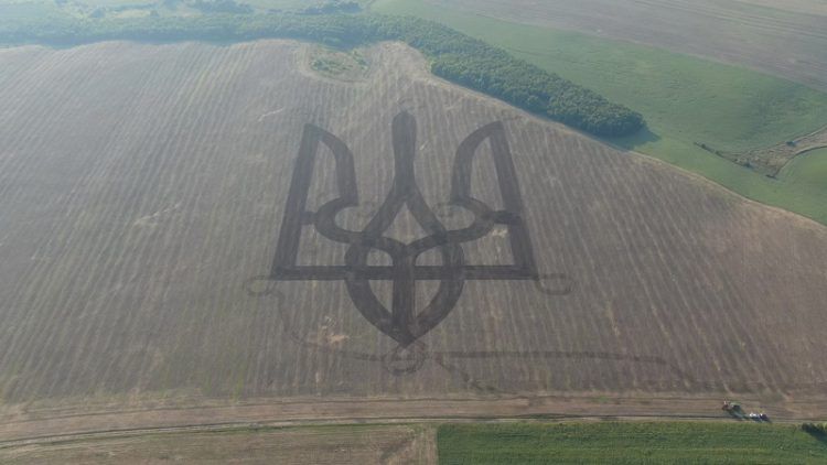 Новини Хмельницького - фото з Аграрії створили на полях Хмельниччини рекордні герб і карту України (ФОТО)