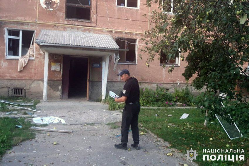 Новини Хмельницького - фото з Поліція показала наслідки ракетних ударів по Шепетівці (ФОТО)