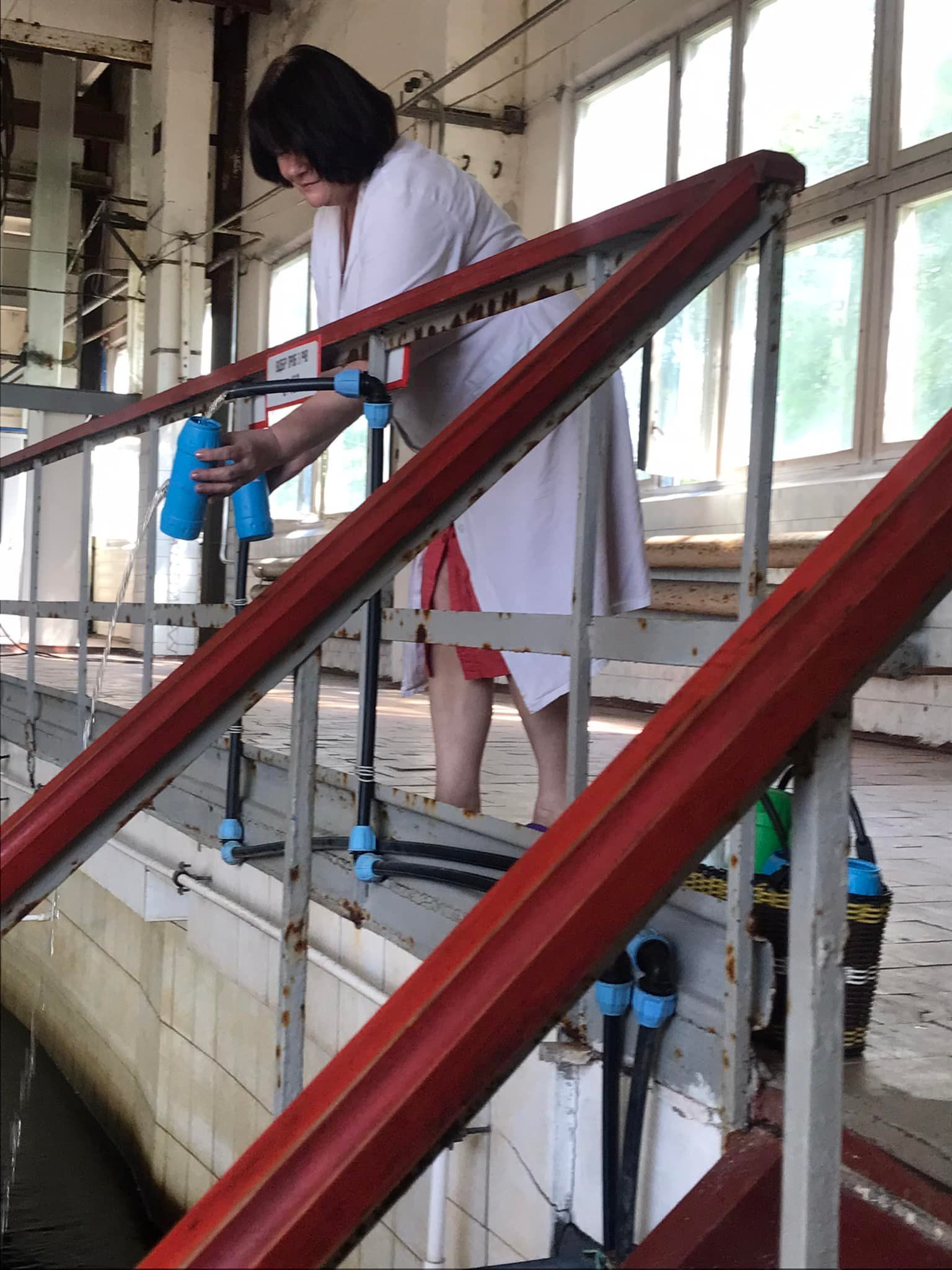 Новини Вінниці - фото з Неприємний запах та специфічний колір. Чому вода з крана у Вінниці знову викликає питання