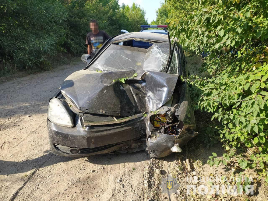 Новини Вінниці - фото з Автівка врізалась у дерево. На Вінниччині в п'яному ДТП постраждала дитина