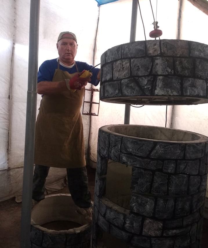 Новини Вінниці - фото з «Хочеться, аби більше людей грілися біля моїх печей». З бетону дешевші, ніж з цегли