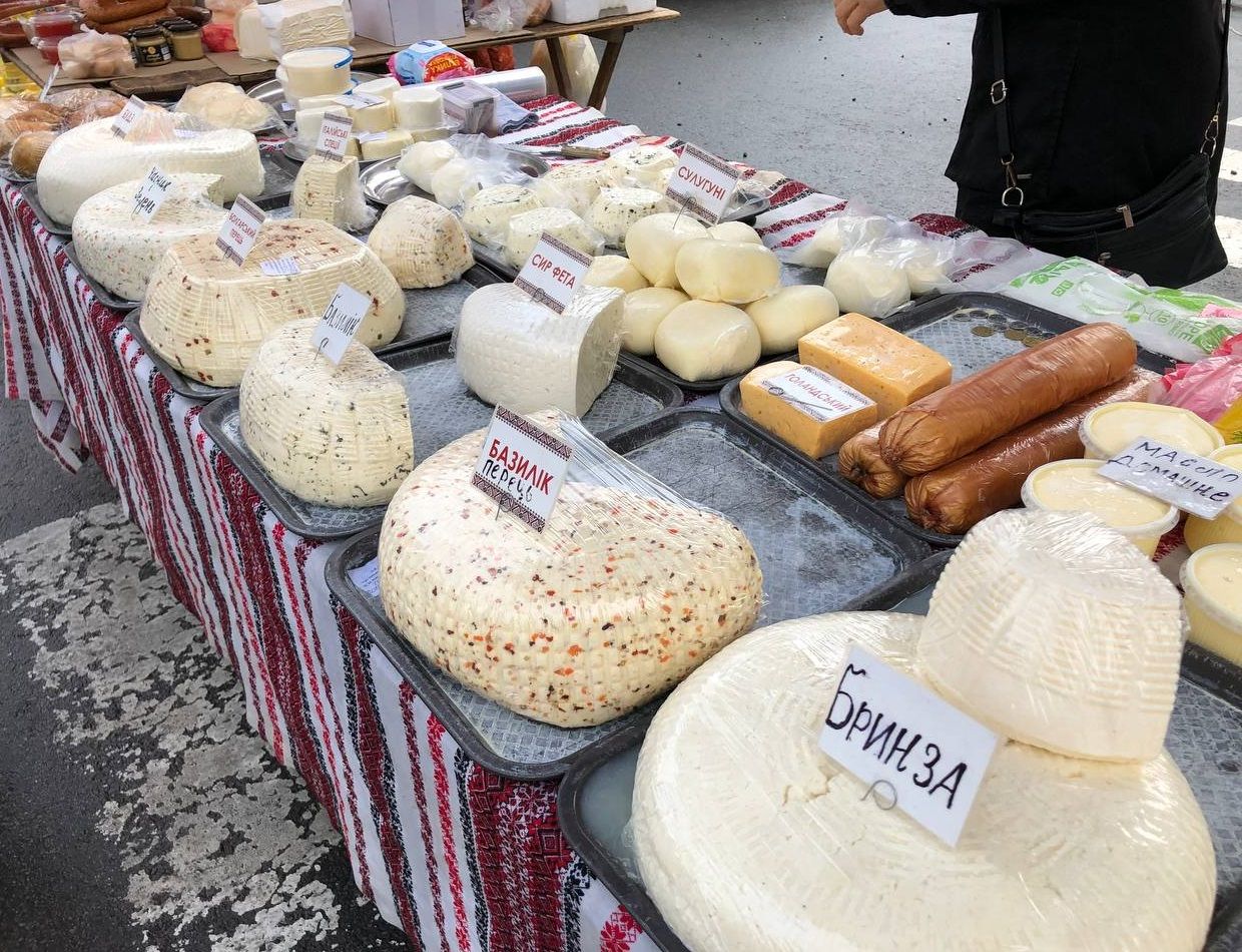 Новини Тернополя - фото з Спека та відсутність холодильників. Як і хто контролює безпеку на фермерських ярмарках у Тернополі?