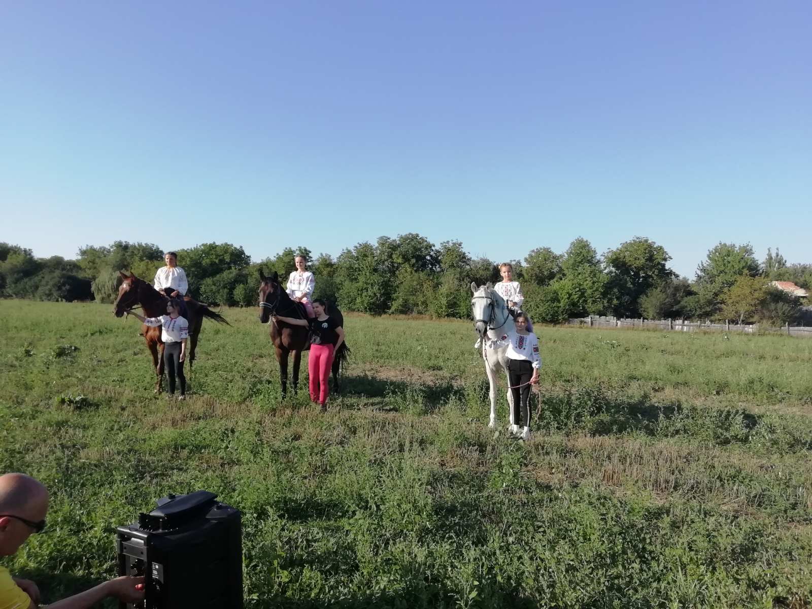Новини Тернополя - фото з На Борщівщині виступали вихованці та тренери евакуйованого з Луганська кінноспортивного клубу «Кінний дім» (ФОТО)