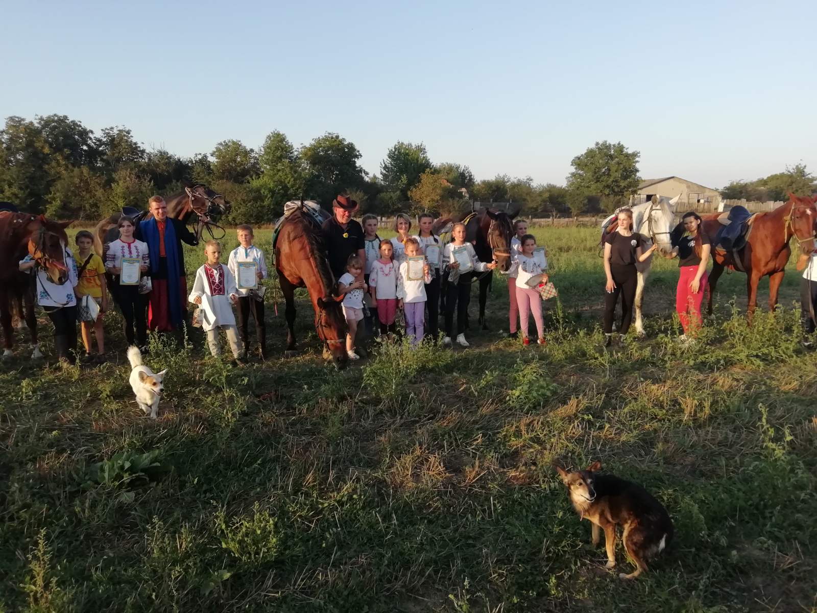 Новини Тернополя - фото з На Борщівщині виступали вихованці та тренери евакуйованого з Луганська кінноспортивного клубу «Кінний дім» (ФОТО)