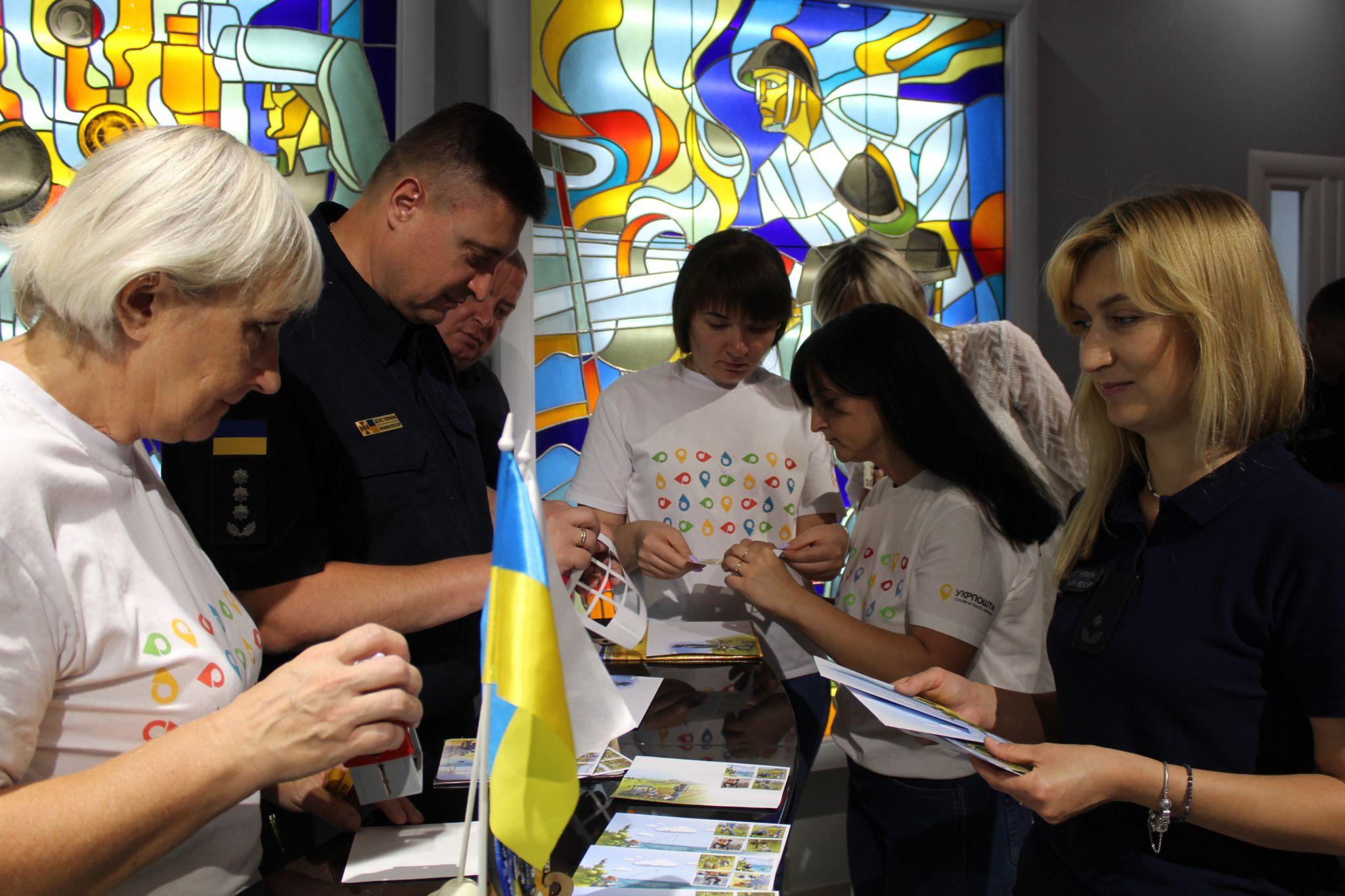 Новини Тернополя - фото з У Тернополі погасили марку, присвячену псу Патрону. Скільки коштує та як придбати? (РЕПОРТАЖ)