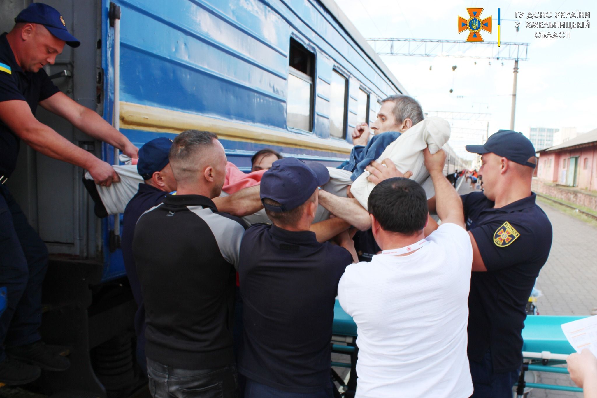 Новини Хмельницького - фото з У Хмельницький прибув черговий евакуаційний потяг з Донеччини (ФОТО)