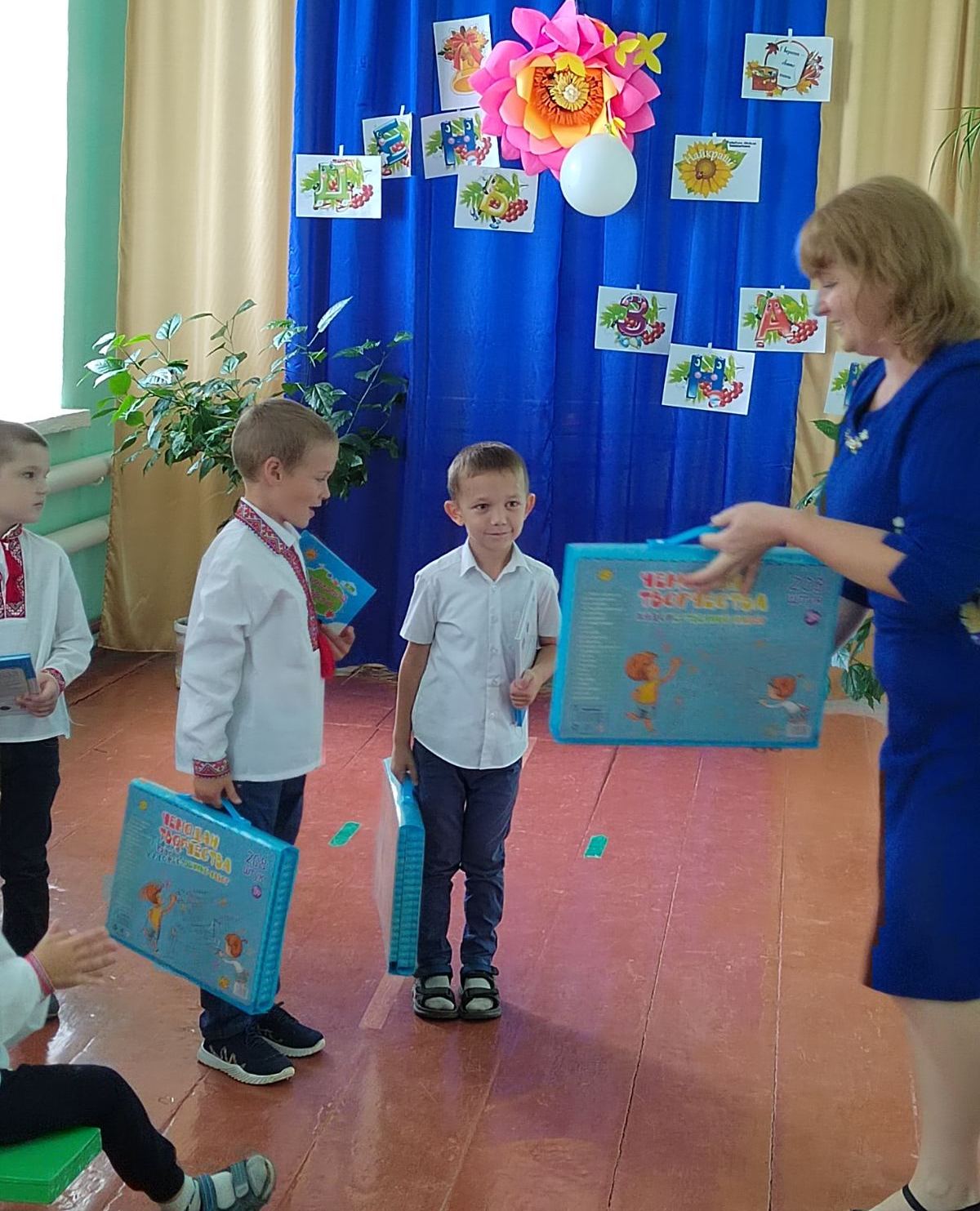Новини Вінниці - фото з «Оце подарунок Василю зробили!». У Рахнівці закрили школу імені Стуса