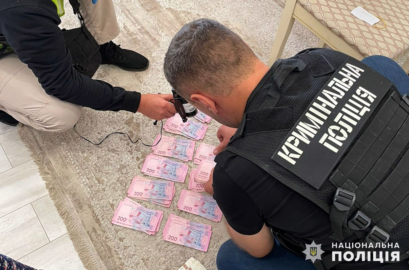 Новини Хмельницького - фото з 5 мільйонів гривень нелегального прибутку: поліція викрила групу шахраїв