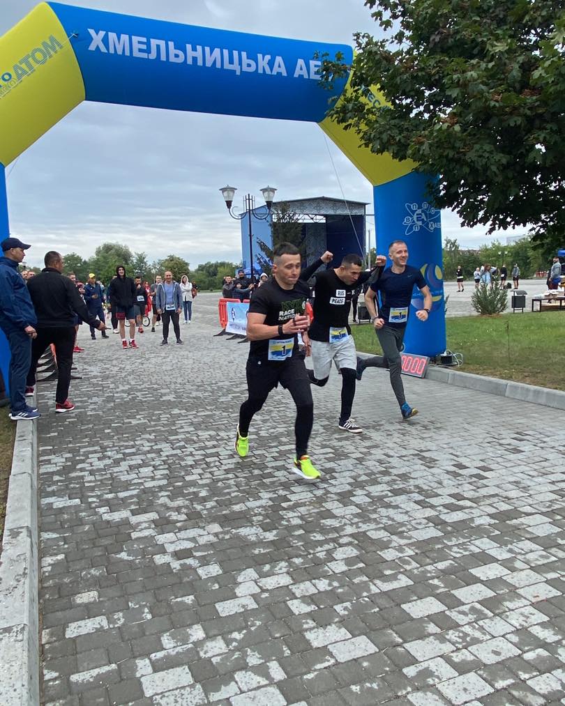 Новини Хмельницького - фото з Перепливали болото й перекидали шини: у Нетішині відбувся «Atom Raсе-2022» (ФОТО)