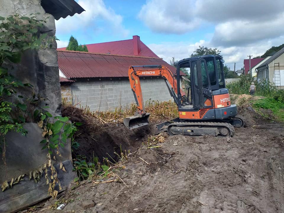 Новини Тернополя - фото з Від сміття чистять потік річки Ірва на Тернопільщині, де обвалився старовинний мур
