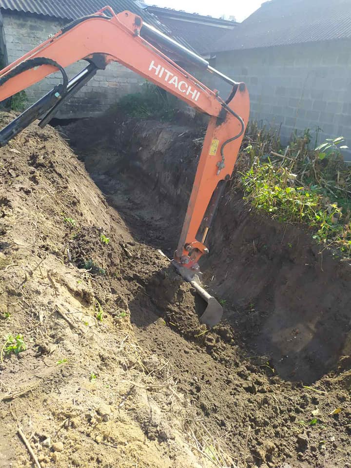 Новини Тернополя - фото з Від сміття чистять потік річки Ірва на Тернопільщині, де обвалився старовинний мур