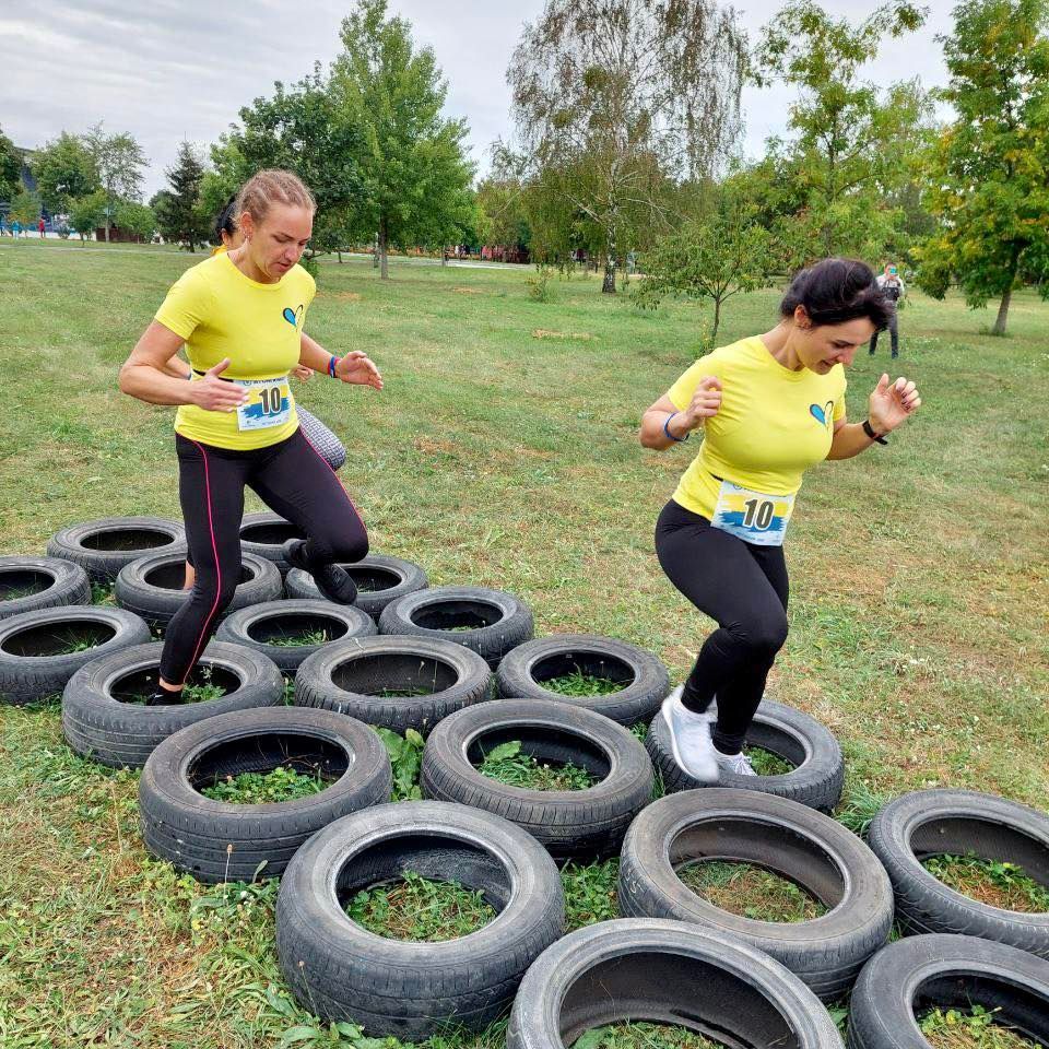 Новини Хмельницького - фото з Перепливали болото й перекидали шини: у Нетішині відбувся «Atom Raсе-2022» (ФОТО)