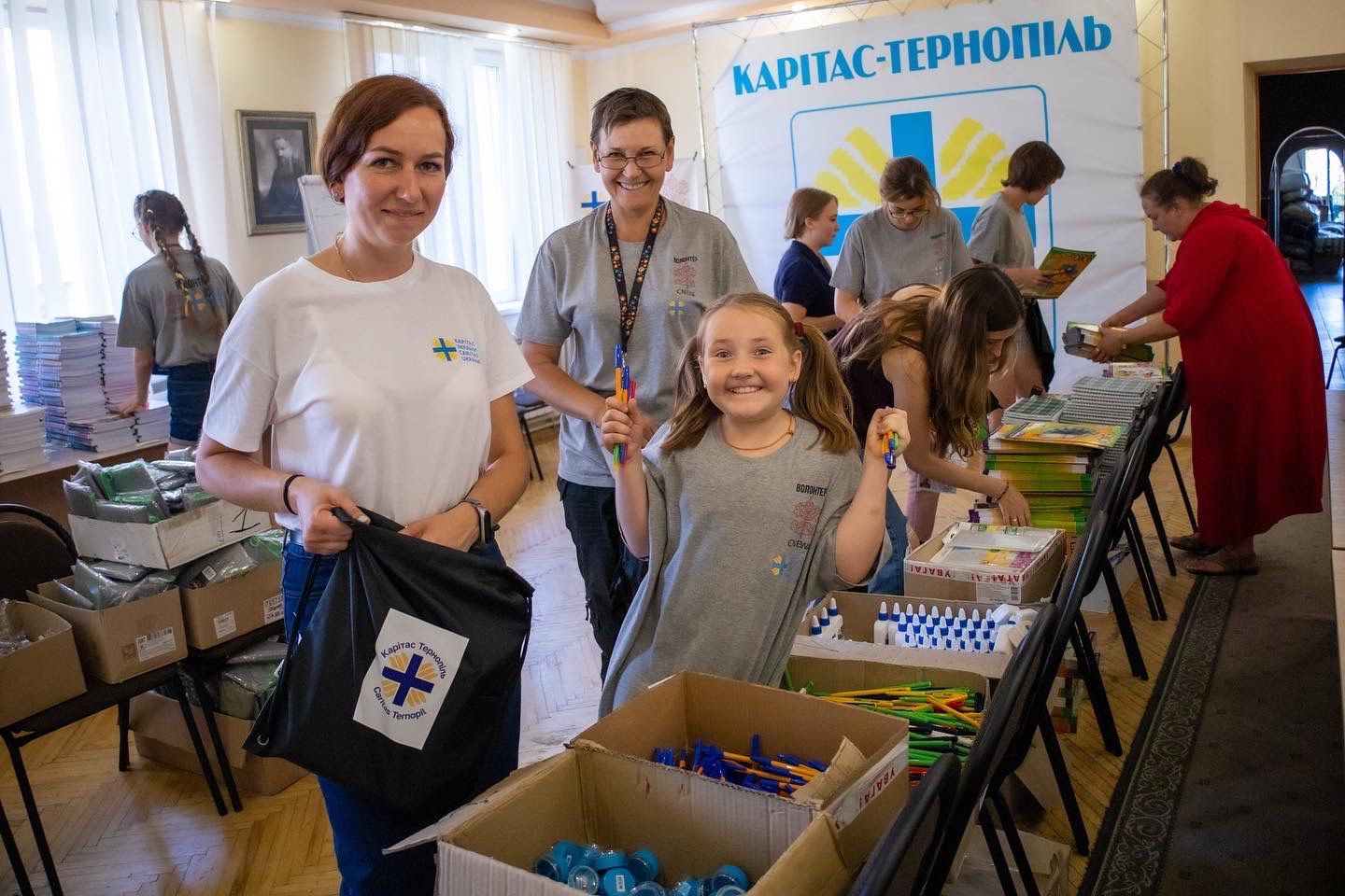 Новини Тернополя - фото з У Тернополі дарують шкільні портфелі та канцелярію: хто і як може отримати