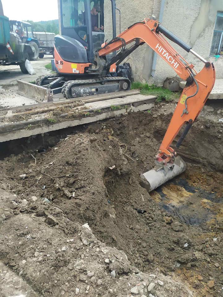 Новини Тернополя - фото з Від сміття чистять потік річки Ірва на Тернопільщині, де обвалився старовинний мур