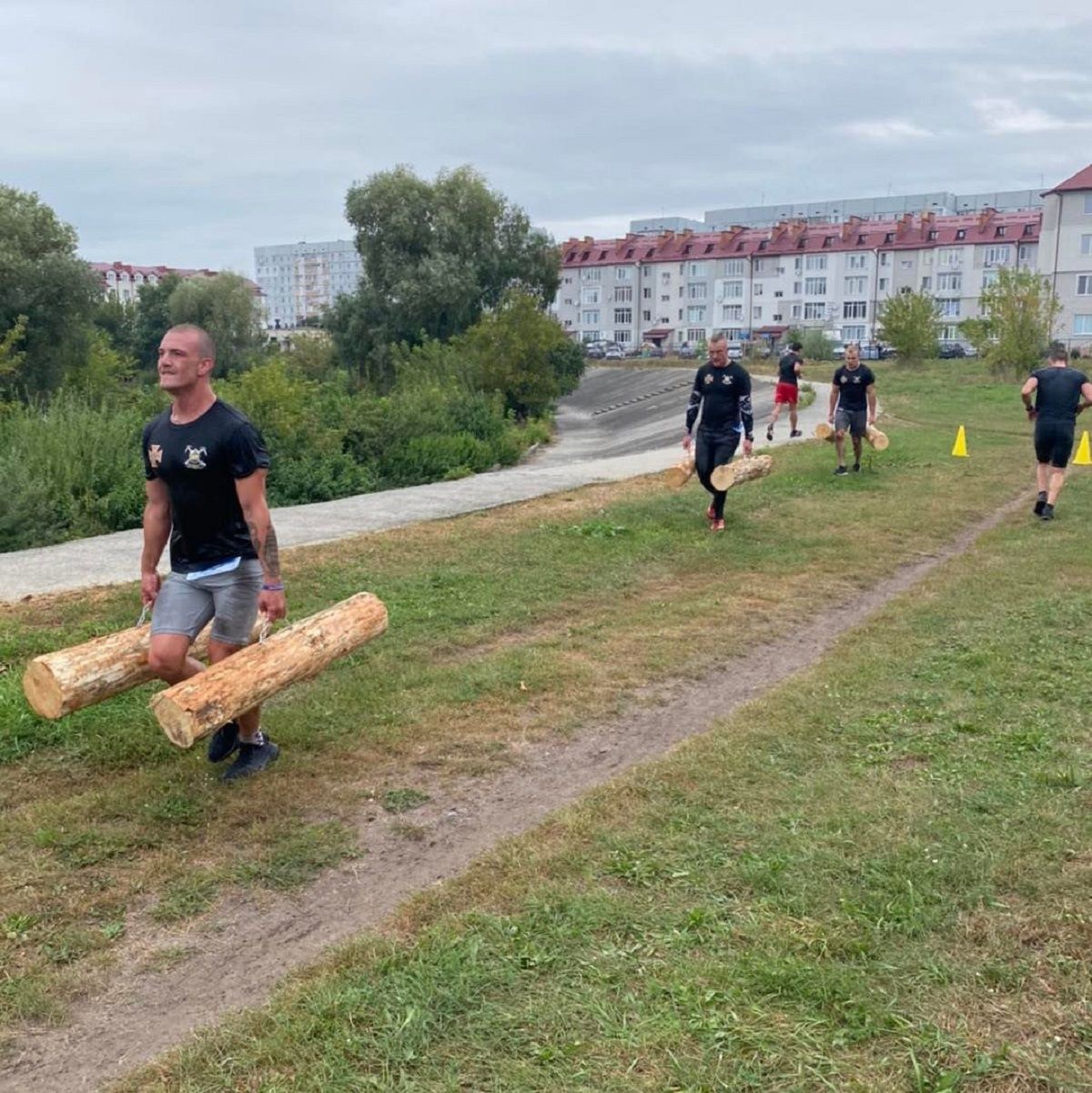 Новини Хмельницького - фото з Перепливали болото й перекидали шини: у Нетішині відбувся «Atom Raсе-2022» (ФОТО)