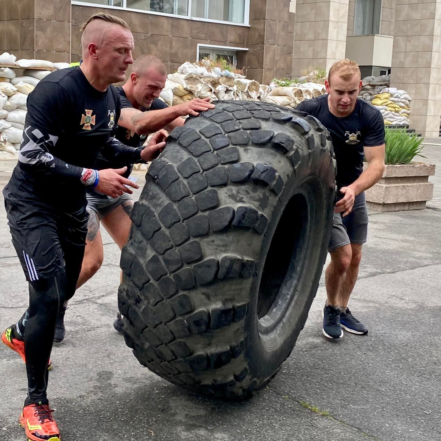 Новини Хмельницького - фото з Перепливали болото й перекидали шини: у Нетішині відбувся «Atom Raсе-2022» (ФОТО)