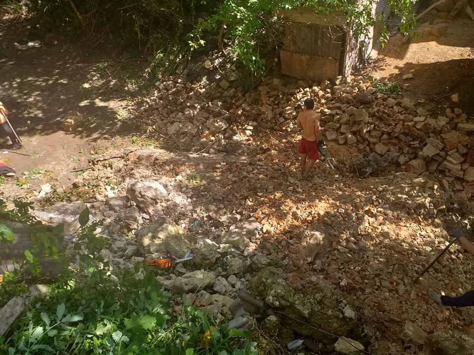 Новини Тернополя - фото з Від сміття чистять потік річки Ірва на Тернопільщині, де обвалився старовинний мур