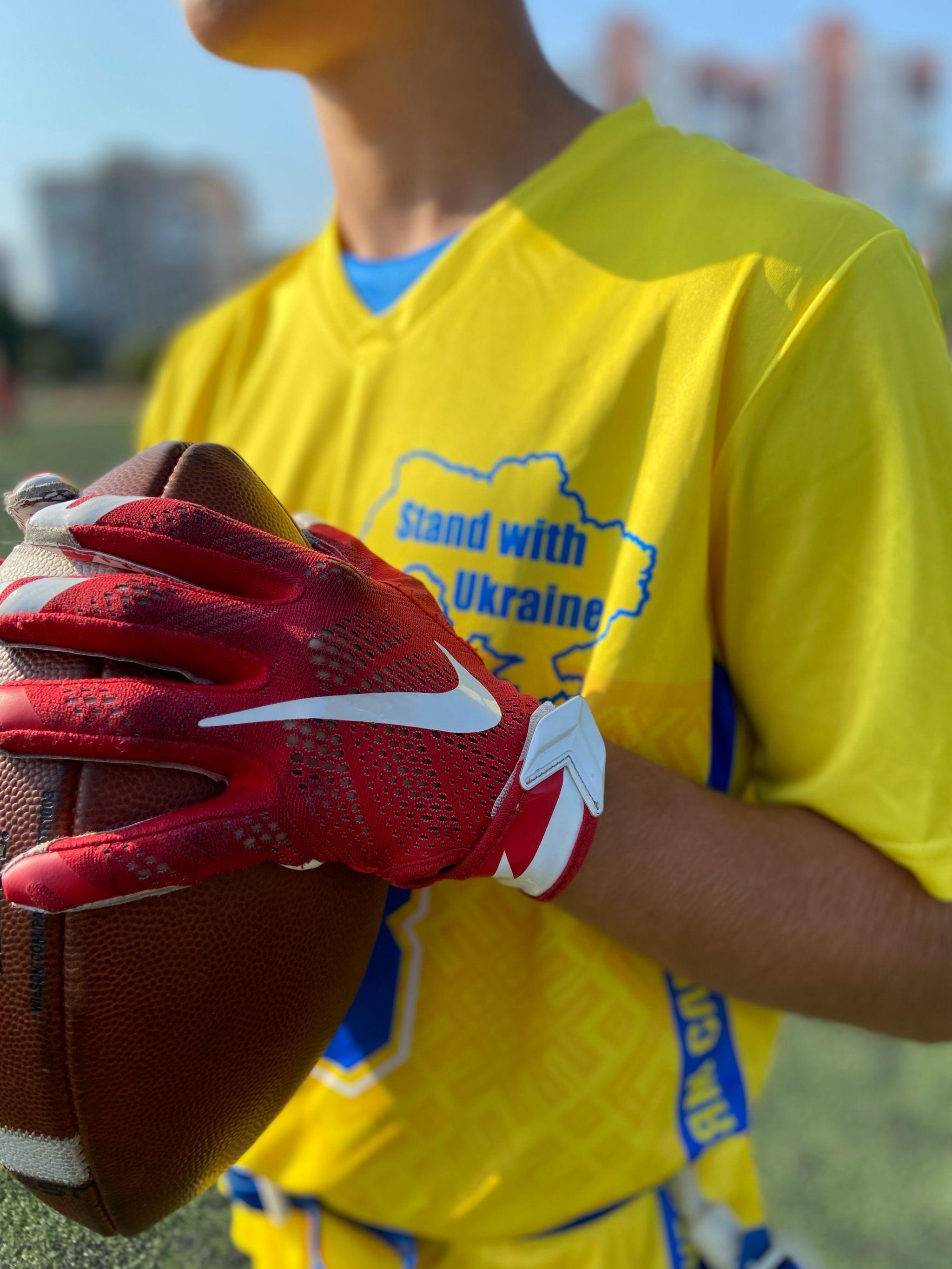 Новини Вінниці - фото з «Вінницькі Вовки» розіграють у благодійній лотереї сувенірний шолом, м'яч і футболку збірної