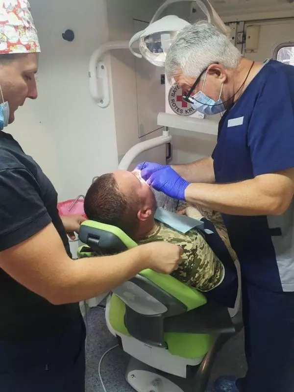 Новини Тернополя - фото з Пересувна стоматологія вже вдруге поїхала на фронт лікувати зуби бійцям