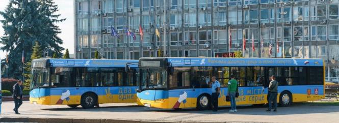 Місто-побратим Кельце подарувало Вінниці два автобуси й передало три тонни гумдопомоги