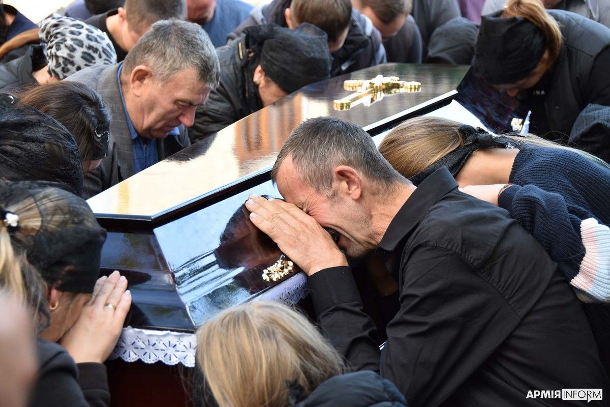 Новини Хмельницького - фото з Він першим йшов у бій: на Хмельниччині попрощалися із Василем Луциком (ФОТО, ВІДЕО)