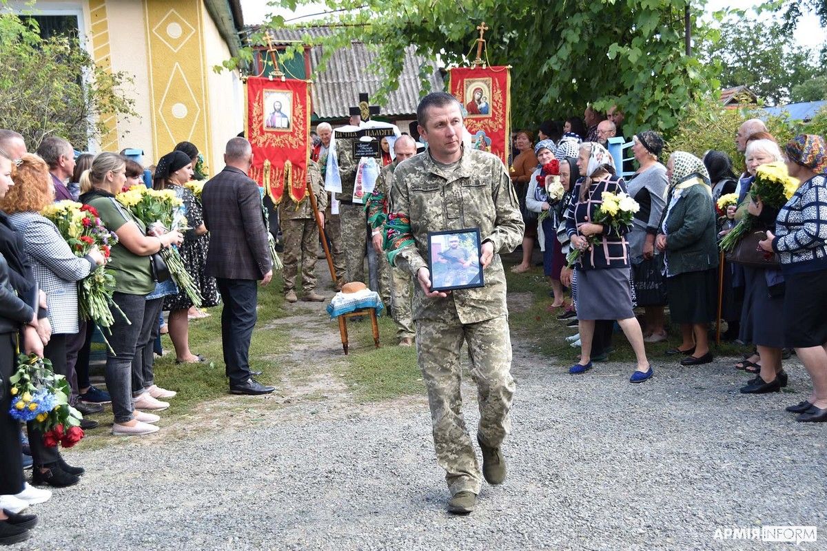 Новини Хмельницького - фото з Він першим йшов у бій: на Хмельниччині попрощалися із Василем Луциком (ФОТО, ВІДЕО)