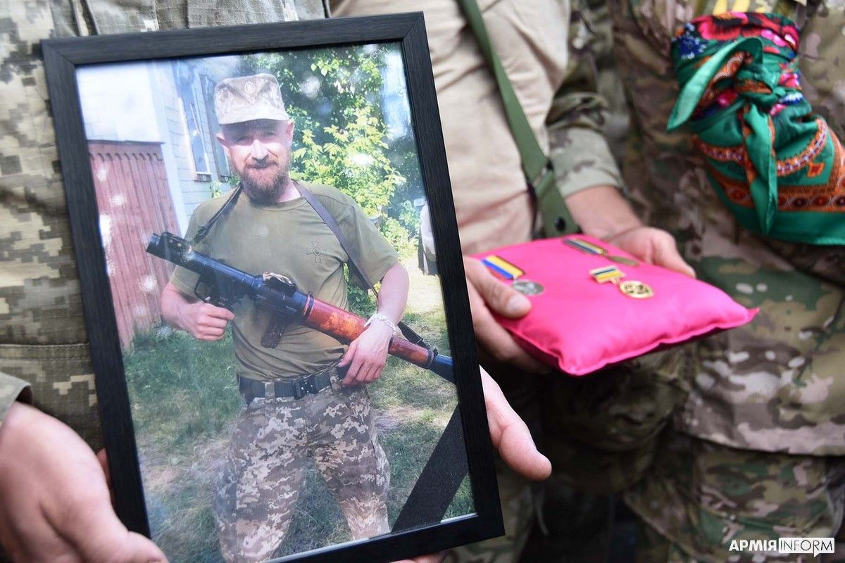 Новини Хмельницького - фото з Він першим йшов у бій: на Хмельниччині попрощалися із Василем Луциком (ФОТО, ВІДЕО)