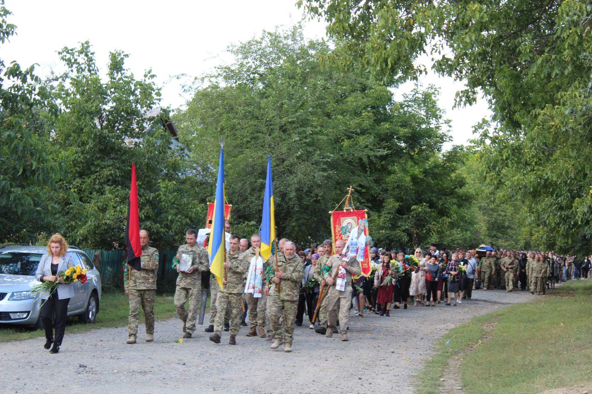 Новини Хмельницького - фото з Він першим йшов у бій: на Хмельниччині попрощалися із Василем Луциком (ФОТО, ВІДЕО)