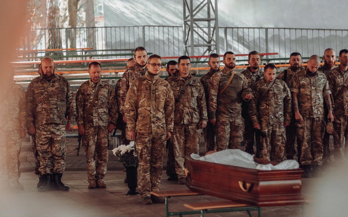 Новини Тернополя - фото з Обороняв країну ще від 2014-го і був одним з перших добровольців в 2022-му. Прощаються з Ігорем Боцієм