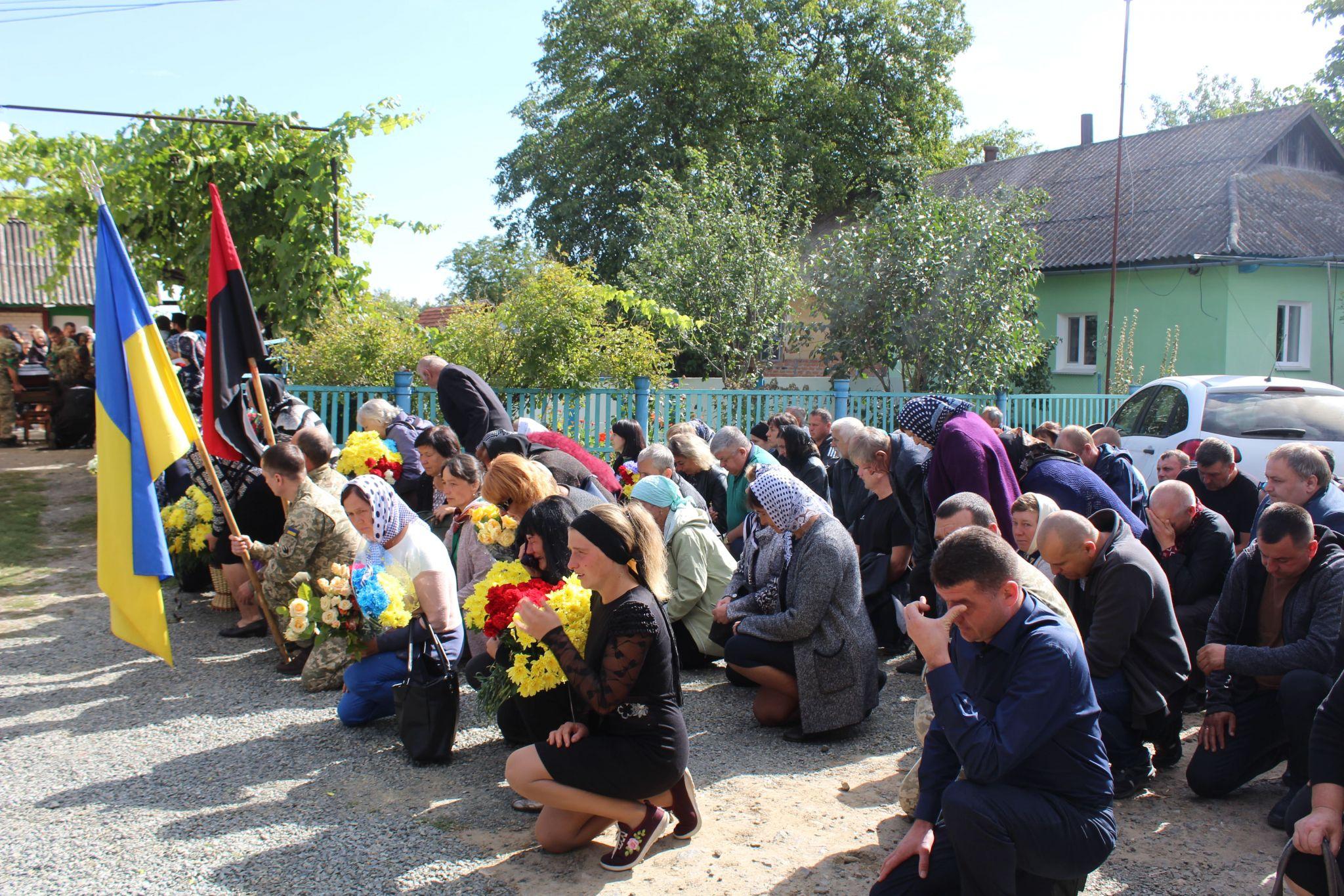 Новини Хмельницького - фото з Він першим йшов у бій: на Хмельниччині попрощалися із Василем Луциком (ФОТО, ВІДЕО)