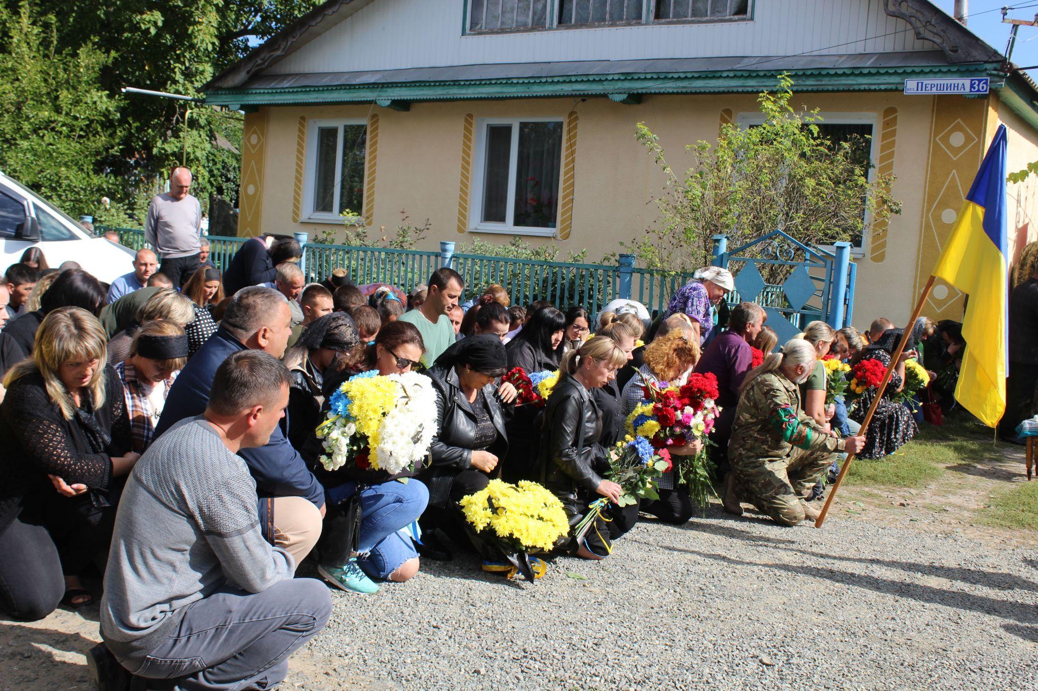 Новини Хмельницького - фото з Він першим йшов у бій: на Хмельниччині попрощалися із Василем Луциком (ФОТО, ВІДЕО)