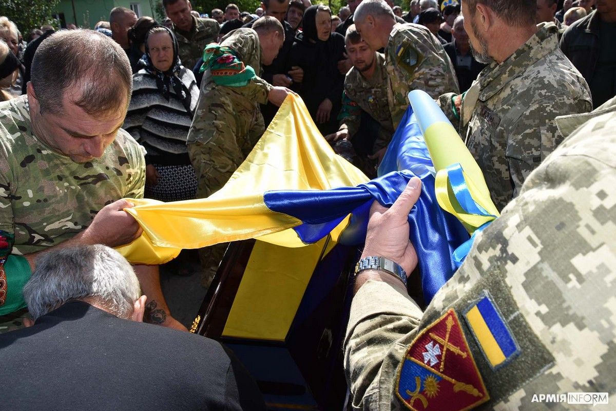 Новини Хмельницького - фото з Він першим йшов у бій: на Хмельниччині попрощалися із Василем Луциком (ФОТО, ВІДЕО)
