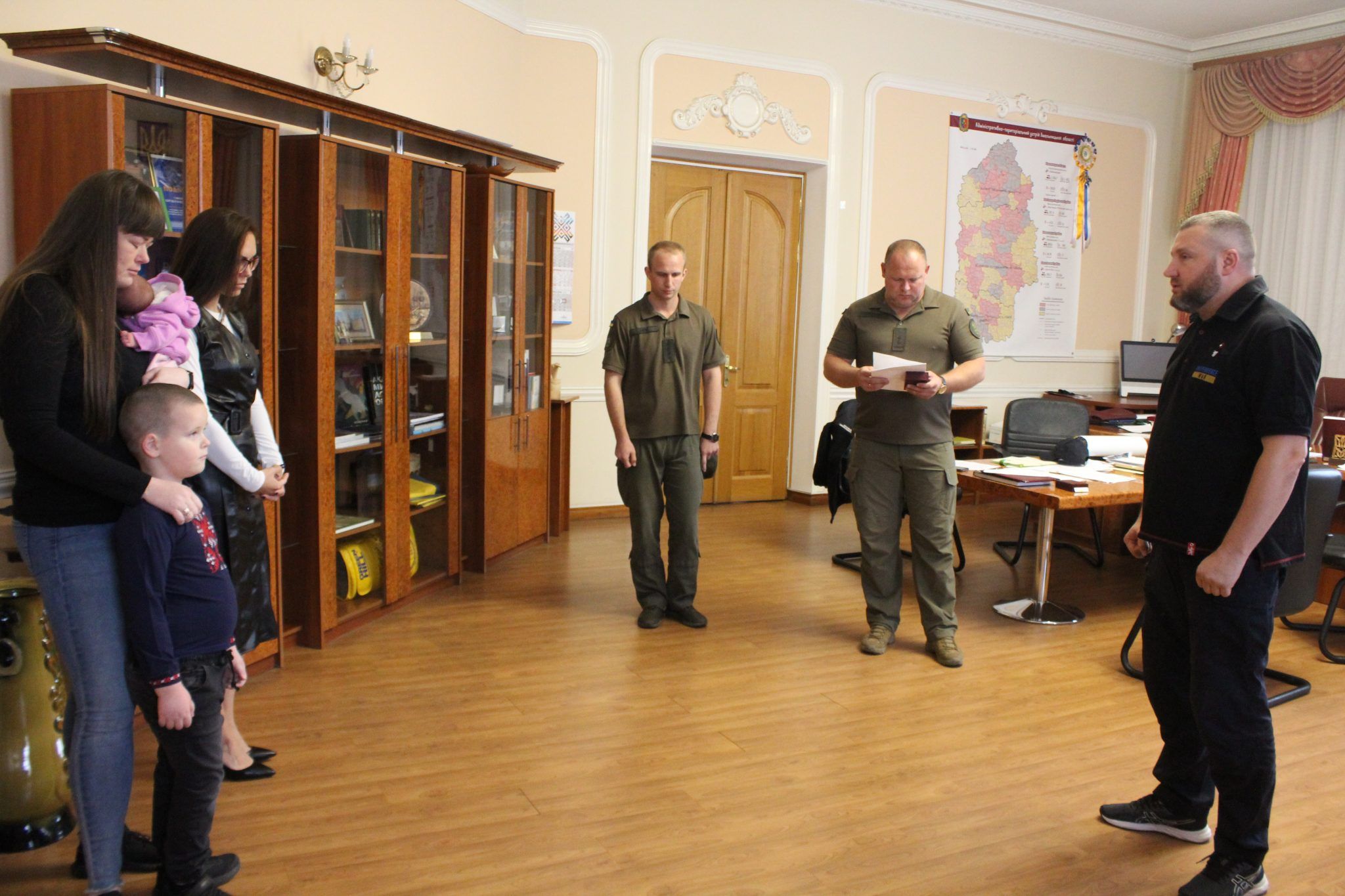 Новини Хмельницького - фото з Зеленський посмертно нагородив орденами двох «азовців» з Хмельниччини