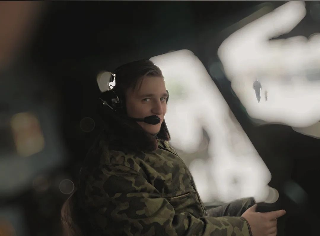 Новини Хмельницького - фото з Льотчик і батько двох дітей загинув на Київщині. Йому не дали звання Героя На зображенні може бути: 1 особа та військова форма