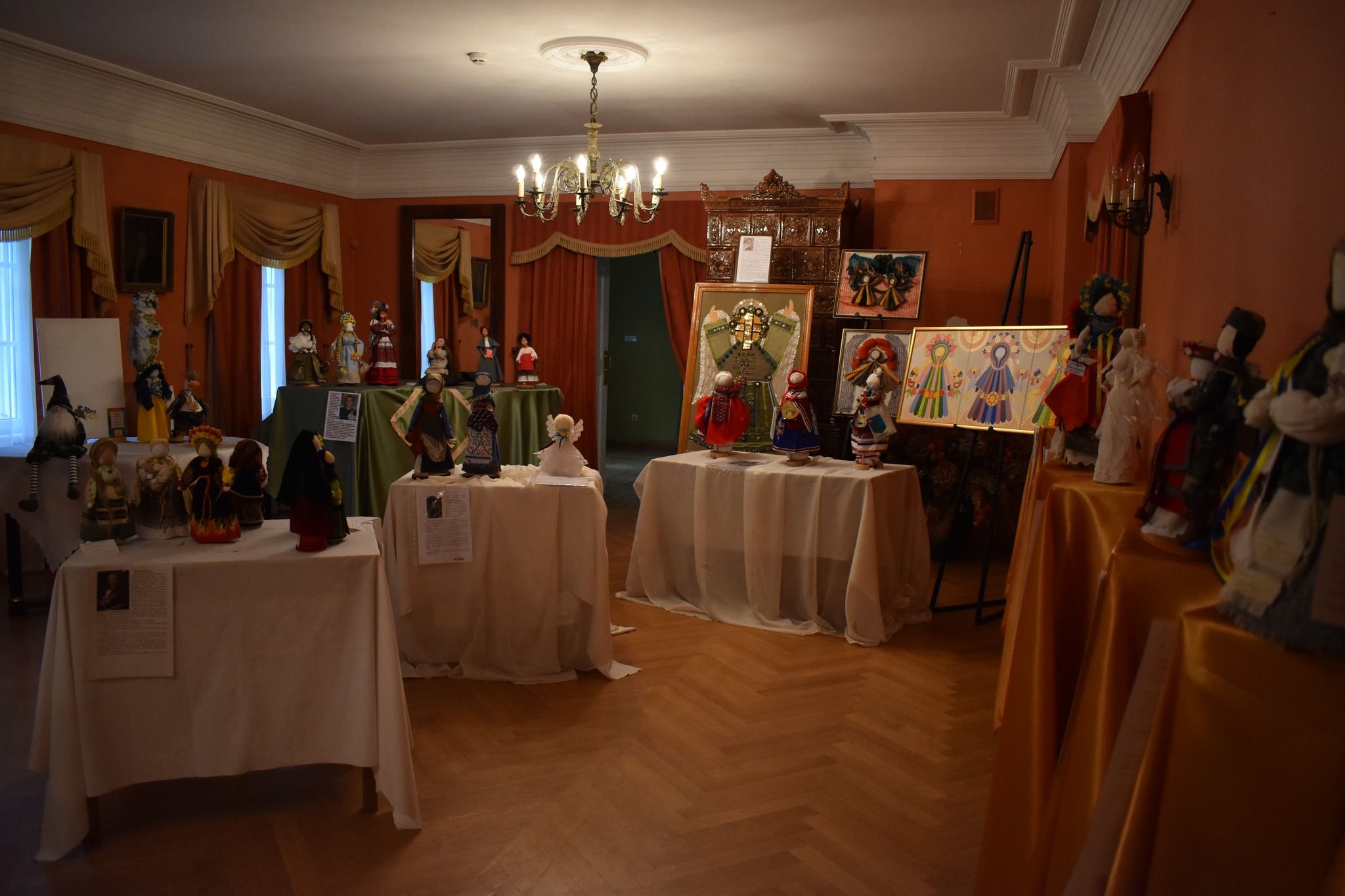 Новини Тернополя - фото з Ляльки-берегині, месниці, суворі та грізні: у Кременці триває Всеукраїнський фестиваль «Лялькове диво»