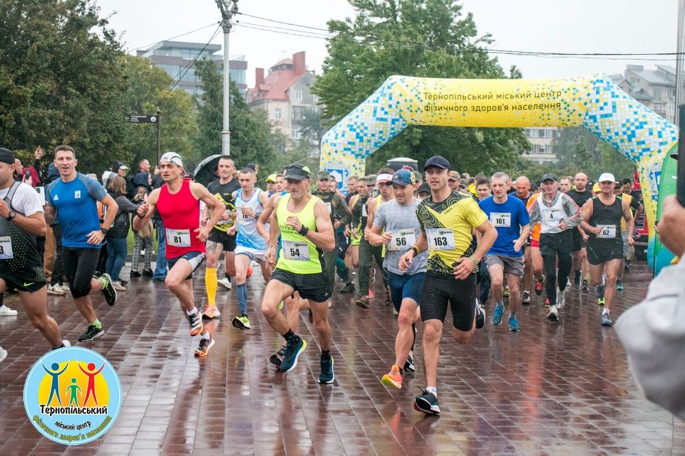 Новини Тернополя - фото з У «Тернопільській Озеряні-2022» цьогоріч взяли участь 250 бігунів. Які результати змагань