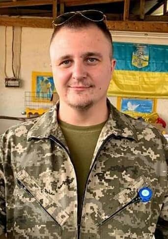 Новини Хмельницького - фото з Льотчик і батько двох дітей загинув на Київщині. Йому не дали звання Героя На зображенні може бути: 1 особа, стоїть та військова форма