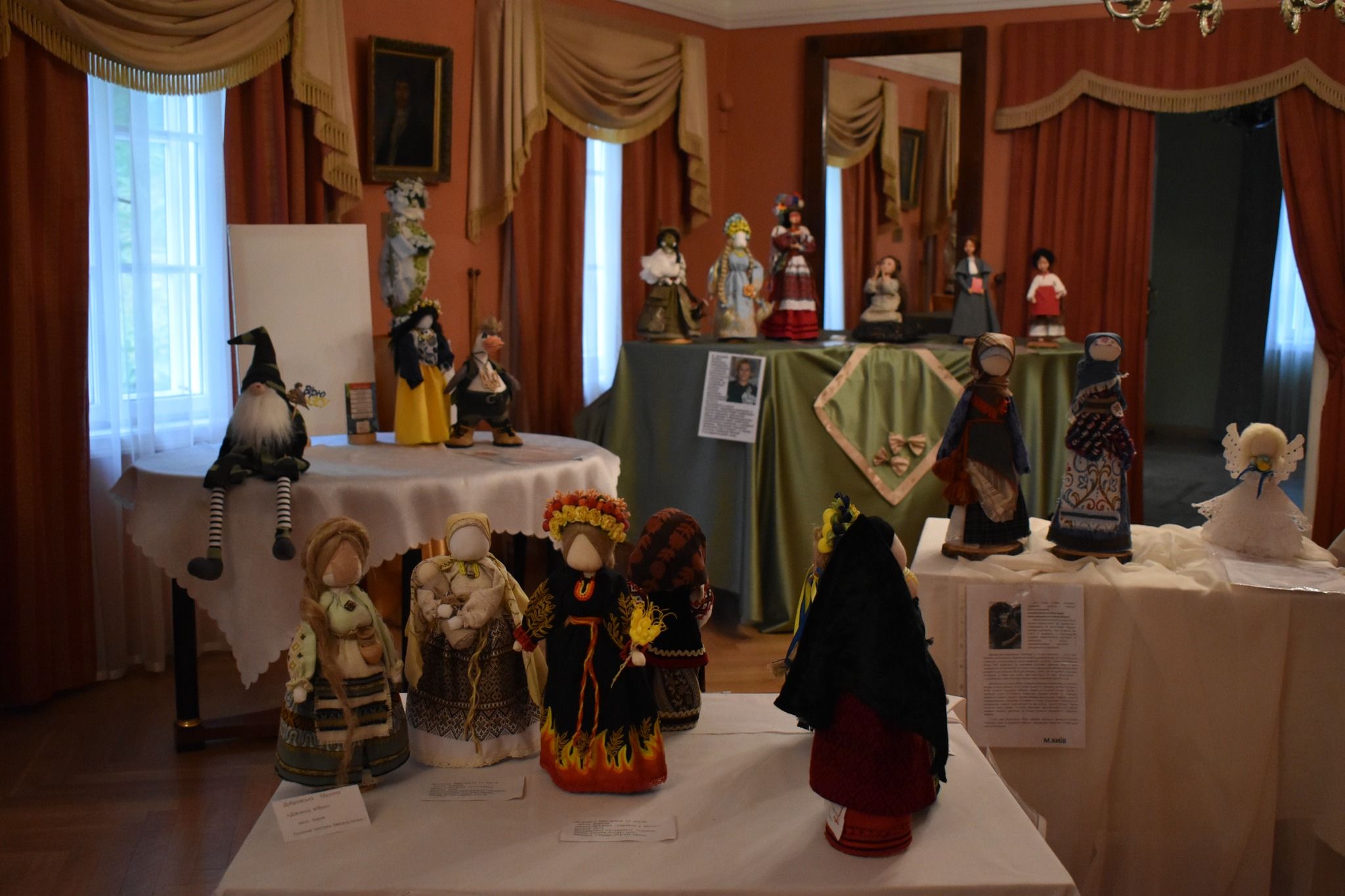 Новини Тернополя - фото з Ляльки-берегині, месниці, суворі та грізні: у Кременці триває Всеукраїнський фестиваль «Лялькове диво»