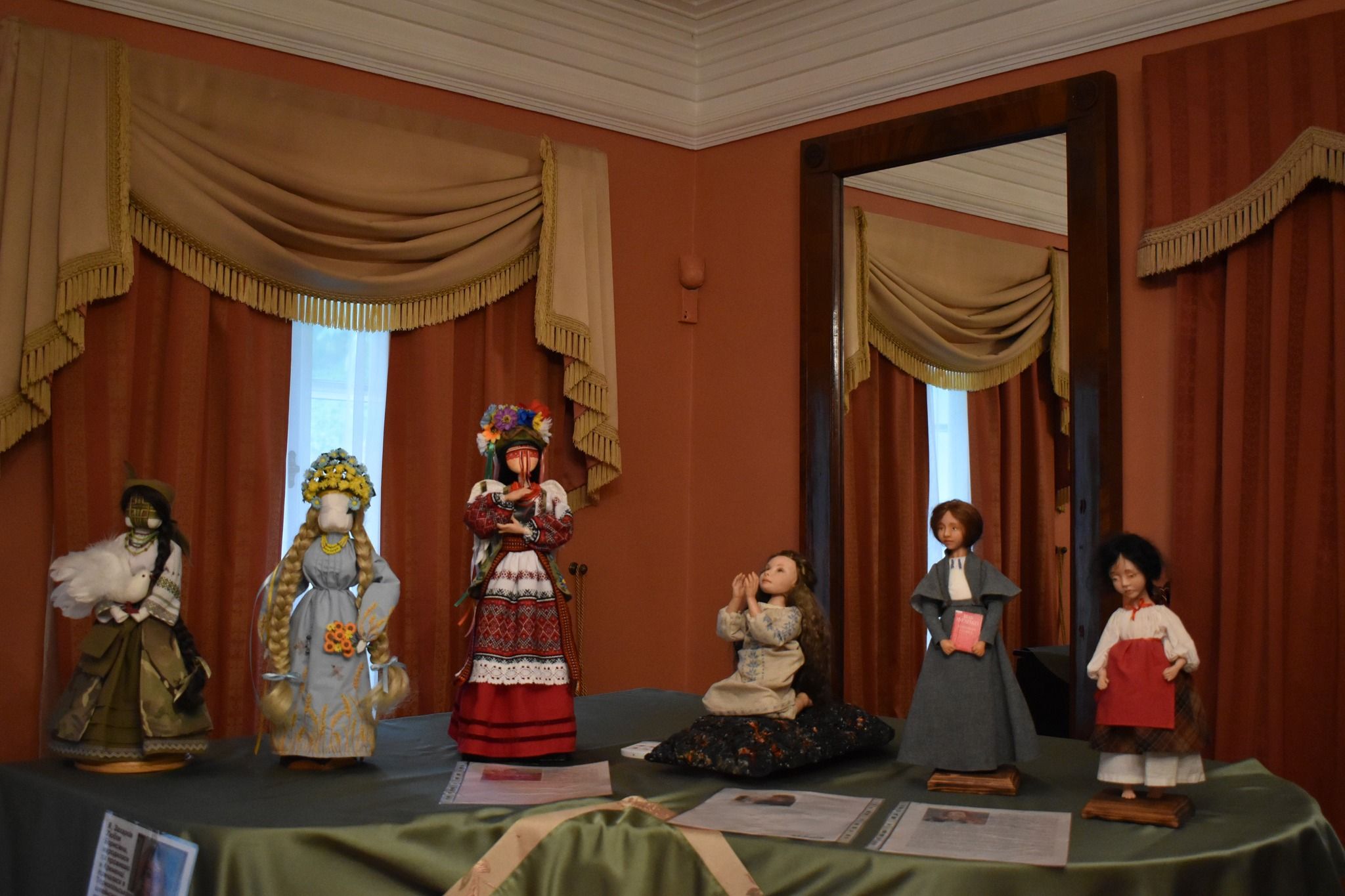 Новини Тернополя - фото з Ляльки-берегині, месниці, суворі та грізні: у Кременці триває Всеукраїнський фестиваль «Лялькове диво»