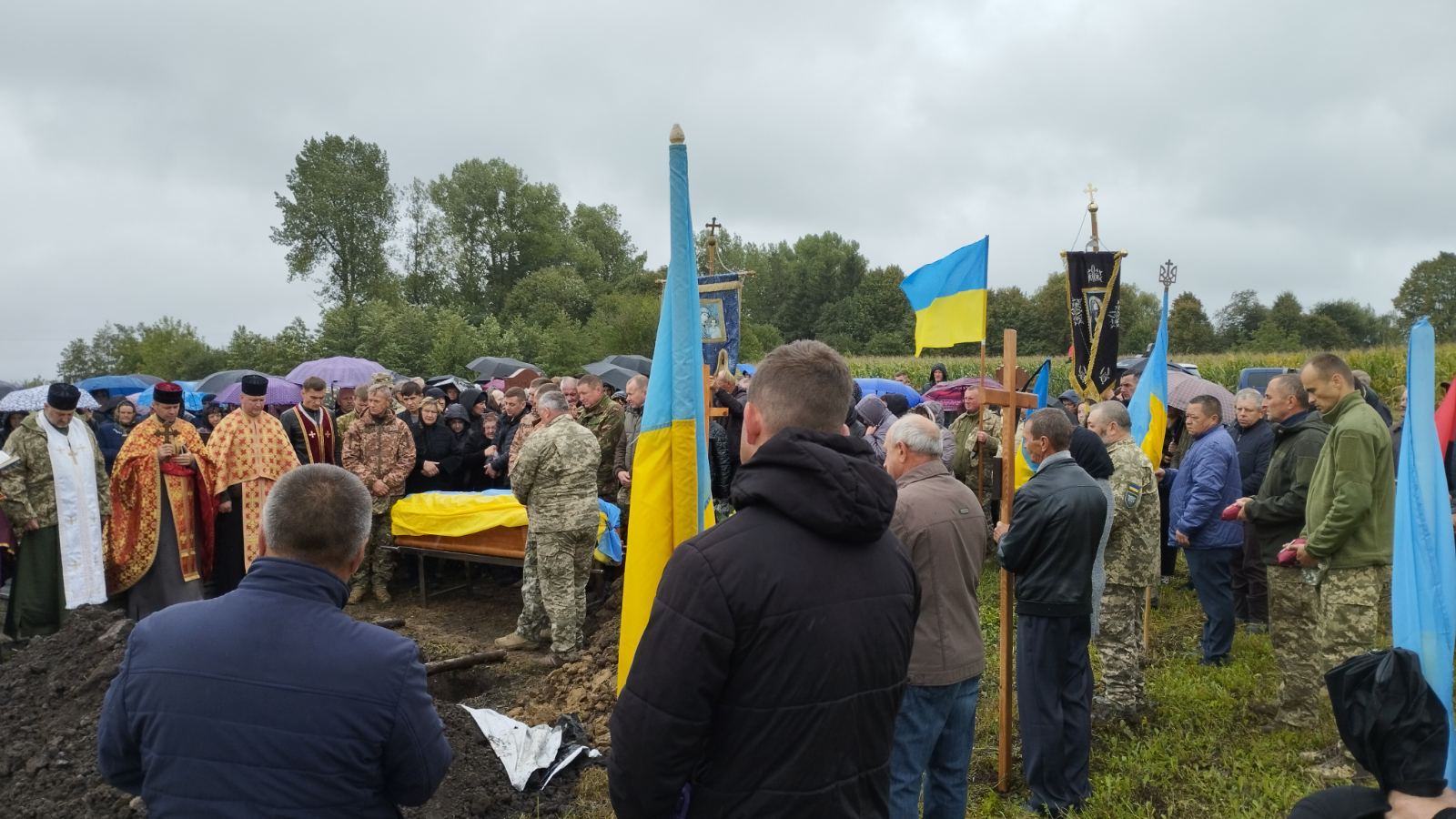 Новини Тернополя - фото з Загинули такими молодими… У Козівській ОТГ попрощались із двома бійцями – Григорієм Смачило і Дмитром Антикузом