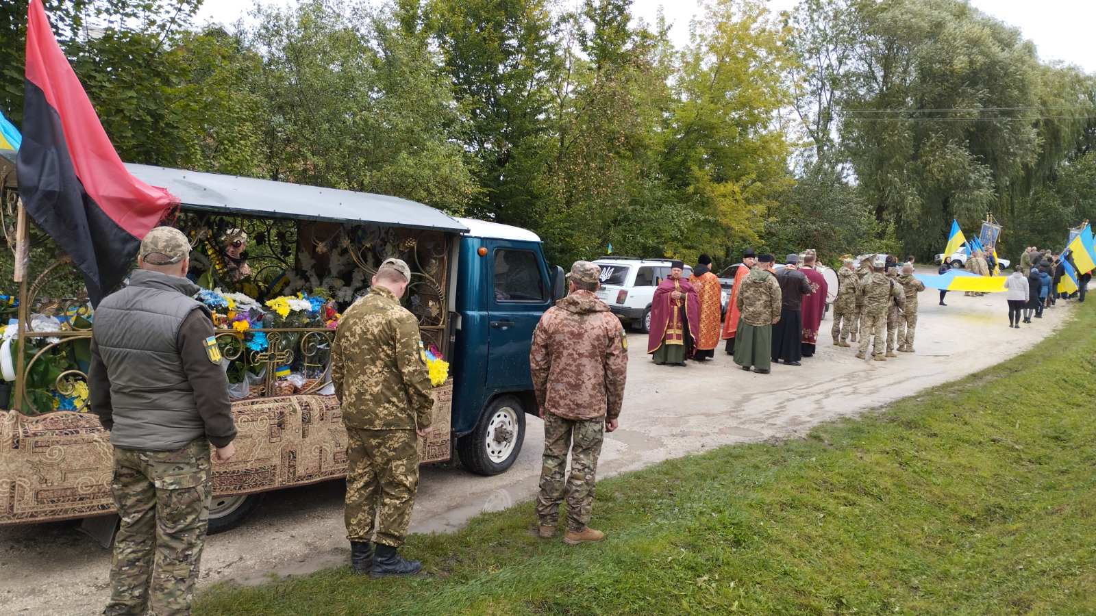 Новини Тернополя - фото з Загинули такими молодими… У Козівській ОТГ попрощались із двома бійцями – Григорієм Смачило і Дмитром Антикузом