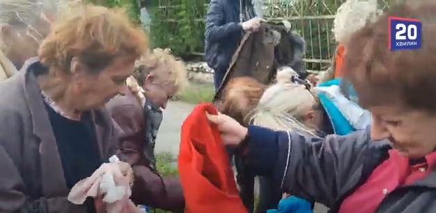 Новини Вінниці - фото з Вісім разів запитували: «Де нацики?» Волонтери привезли в Ізюм допомогу, побували на місці поховань