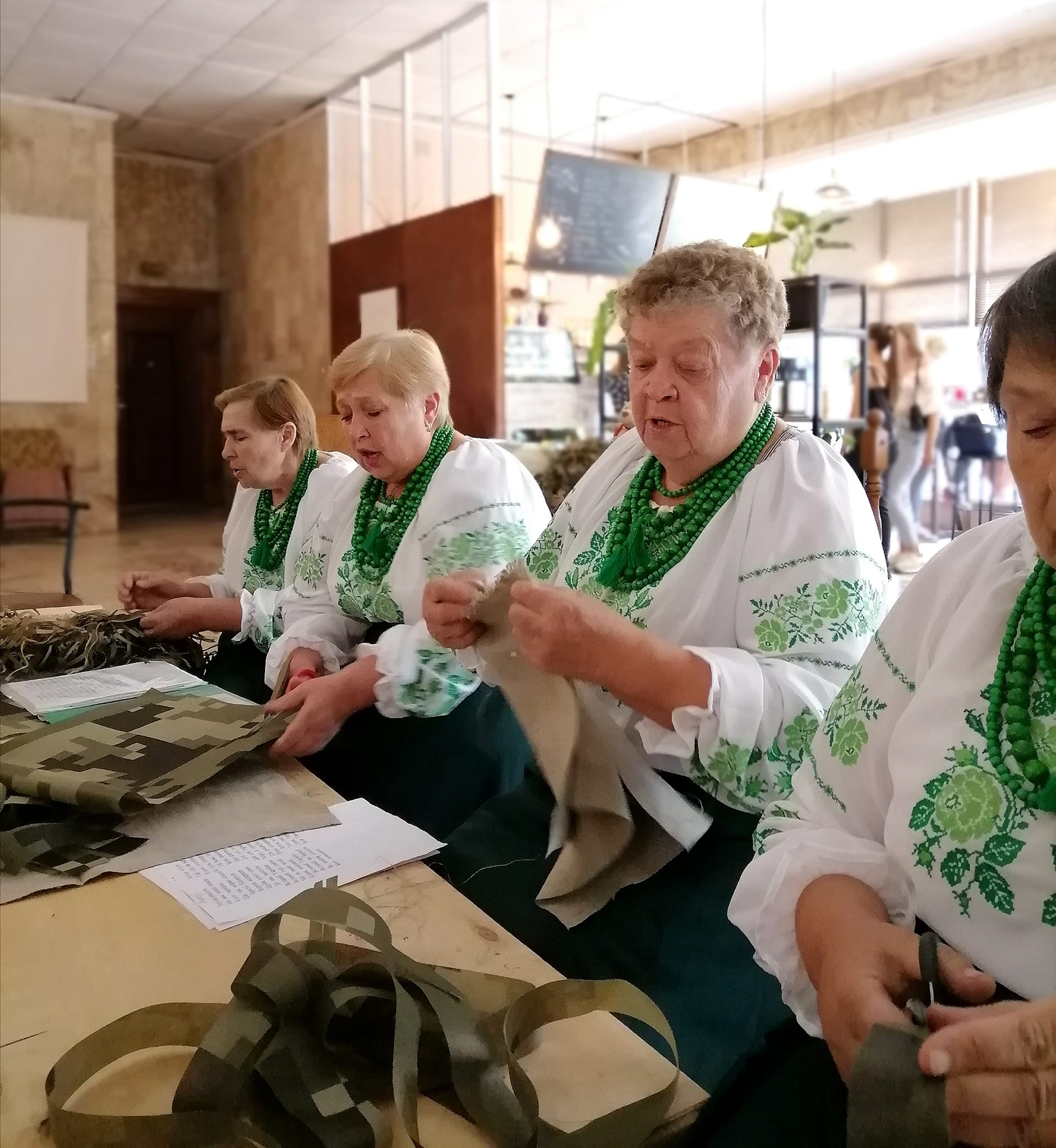 Новини Вінниці - фото з «Давай спробуй, це ж фігня». Як «павучки» у Шаргороді навчили киянку плести сітки, тепер робить це у столиці