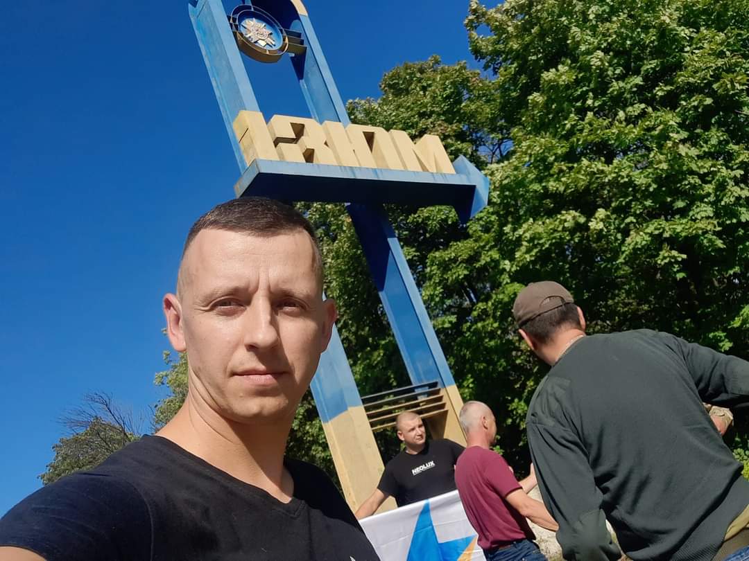 Новини Вінниці - фото з Вісім разів запитували: «Де нацики?» Волонтери привезли в Ізюм допомогу, побували на місці поховань