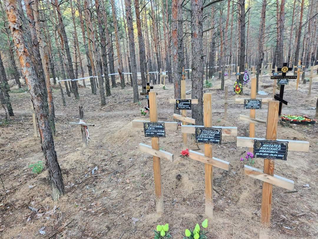 Новини Вінниці - фото з Вісім разів запитували: «Де нацики?» Волонтери привезли в Ізюм допомогу, побували на місці поховань