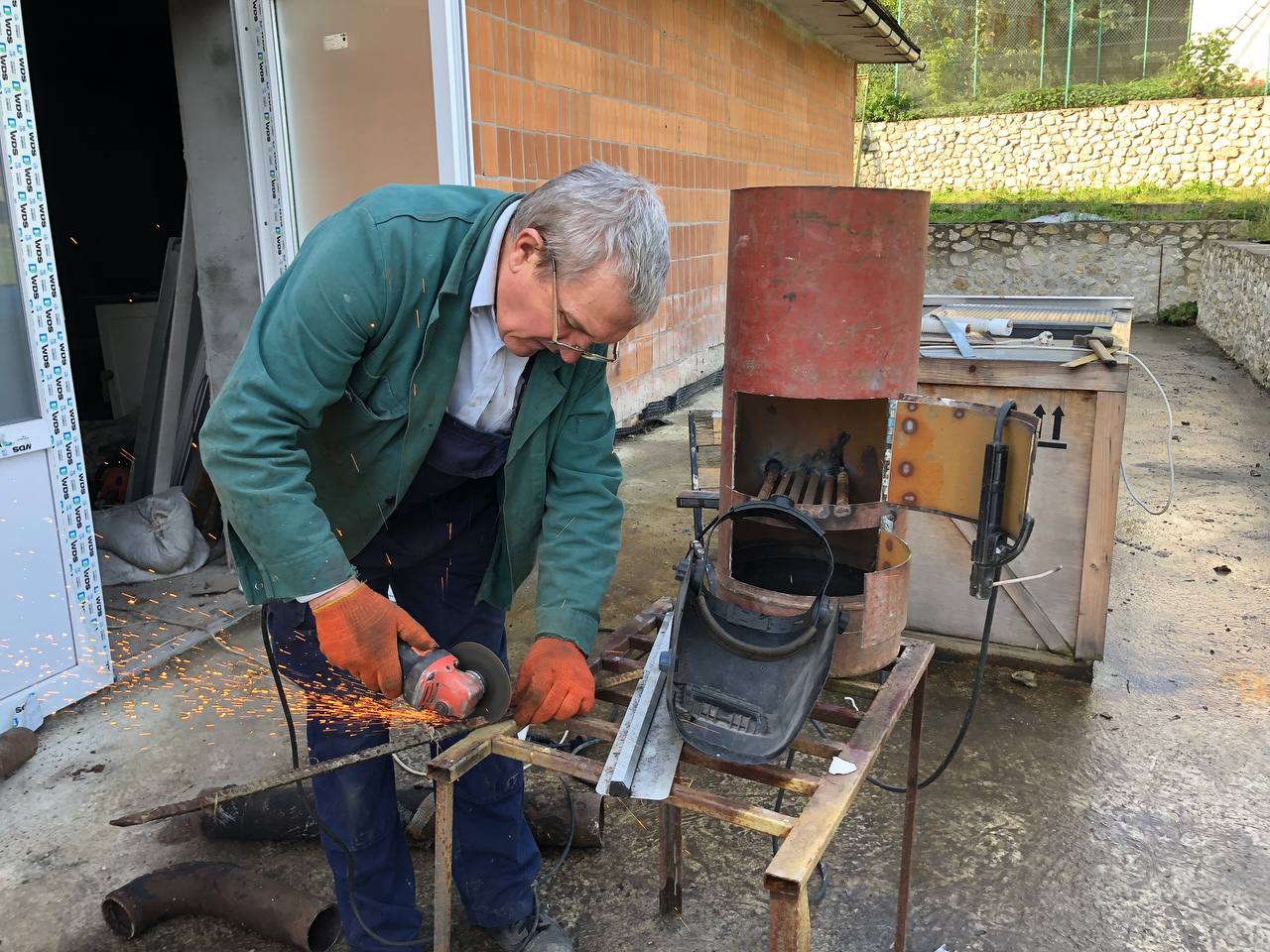 Новини Тернополя - фото з Тисяча гривень – і взимку не змерзнеш. Тернополянин радить, як зробити власний засіб для обігріву