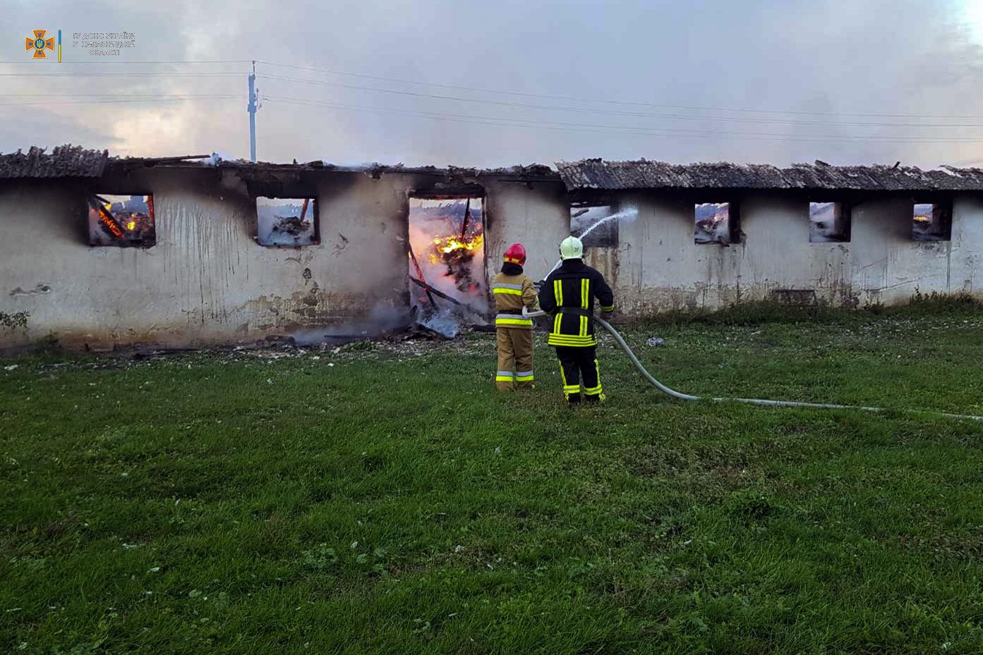 Новини Хмельницького - фото з Пожежа на Хмельниччині: блискавка влучила в будівлю